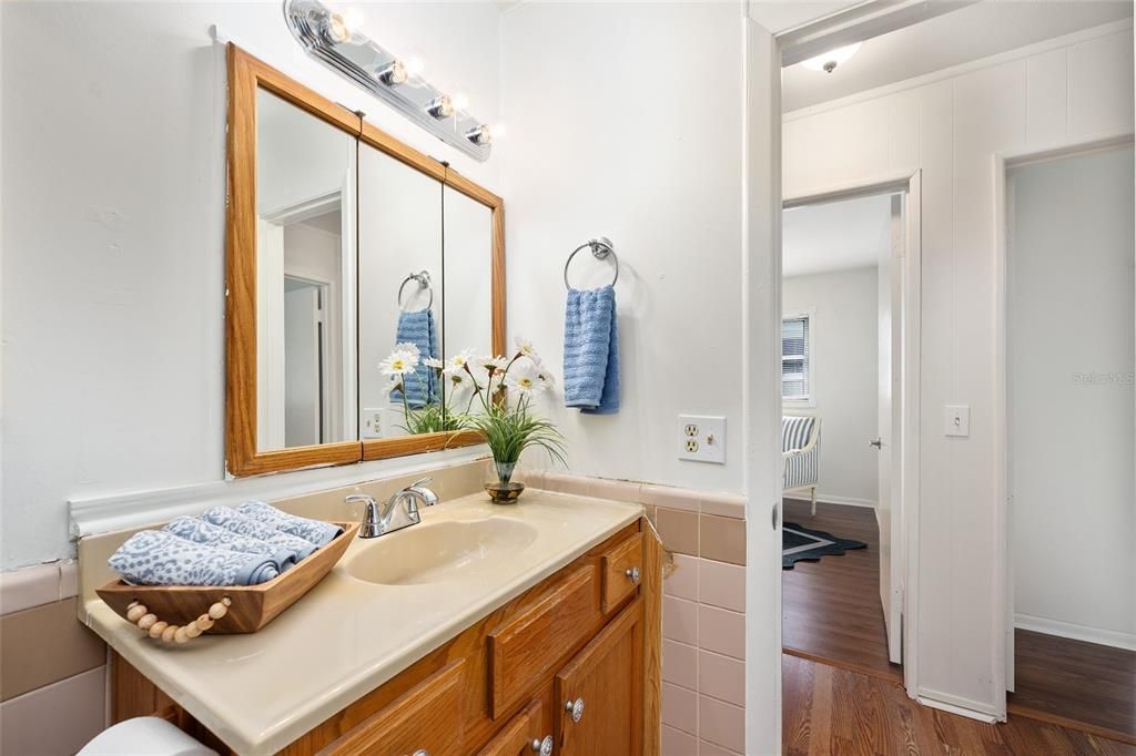 For Sale: $400,000 (3 beds, 1 baths, 1212 Square Feet)