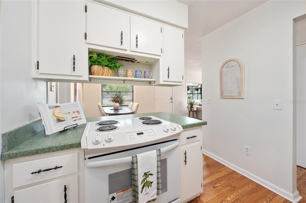 For Sale: $400,000 (3 beds, 1 baths, 1212 Square Feet)