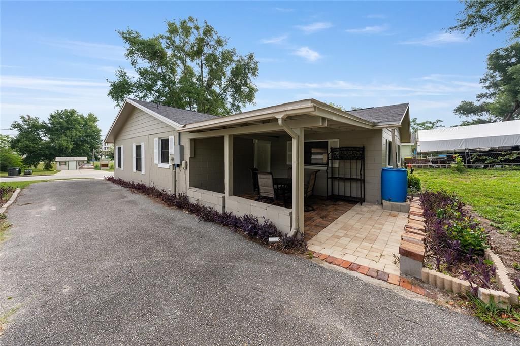 For Sale: $400,000 (3 beds, 1 baths, 1212 Square Feet)
