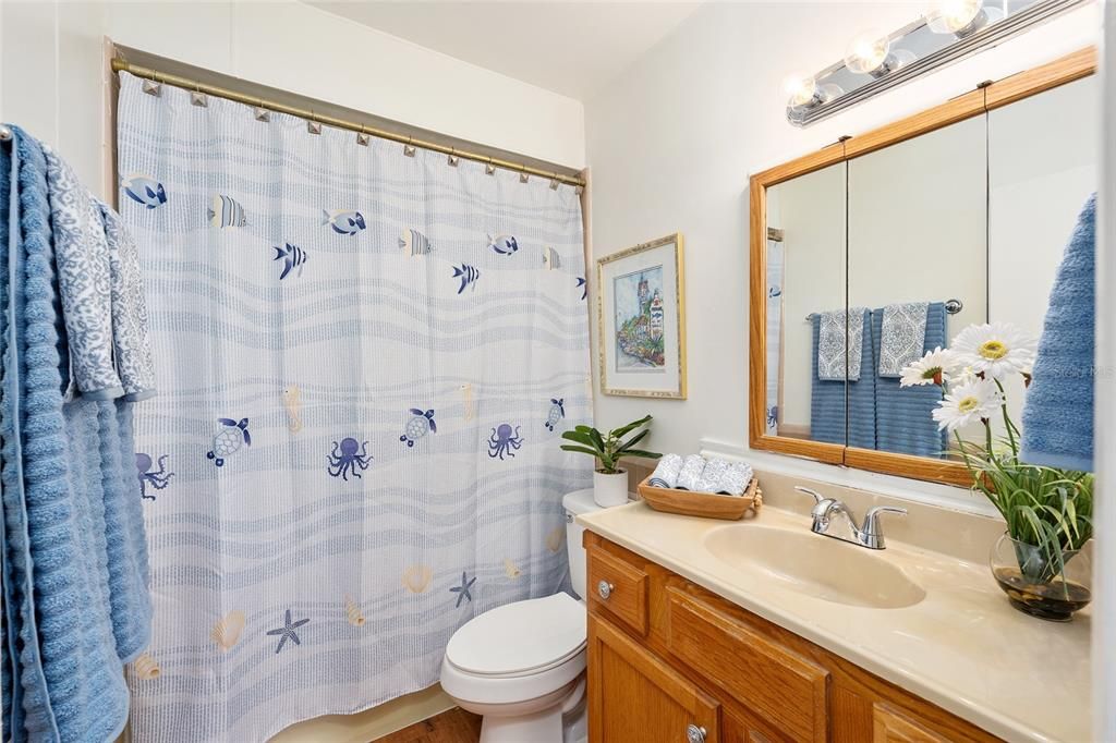 For Sale: $400,000 (3 beds, 1 baths, 1212 Square Feet)
