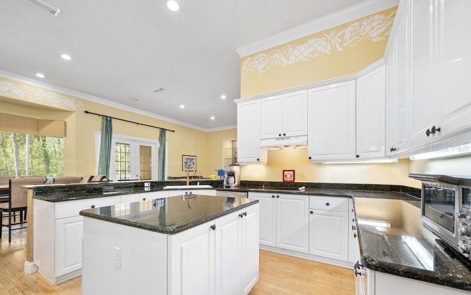 For Sale: $699,900 (3 beds, 3 baths, 3360 Square Feet)