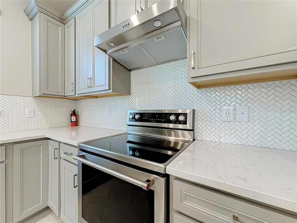 На продажу: $297,900 (2 спален, 2 ванн, 1404 Квадратных фут)