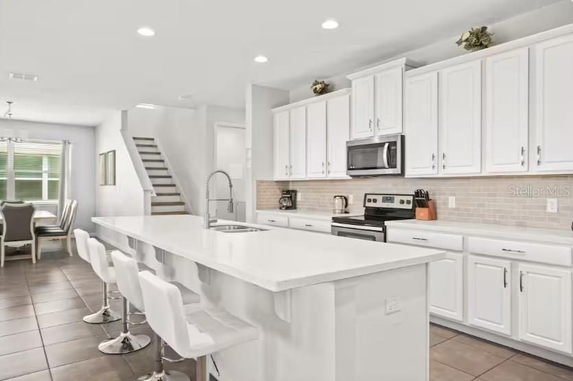 En Venta: $725,000 (9 camas, 6 baños, 4363 Pies cuadrados)