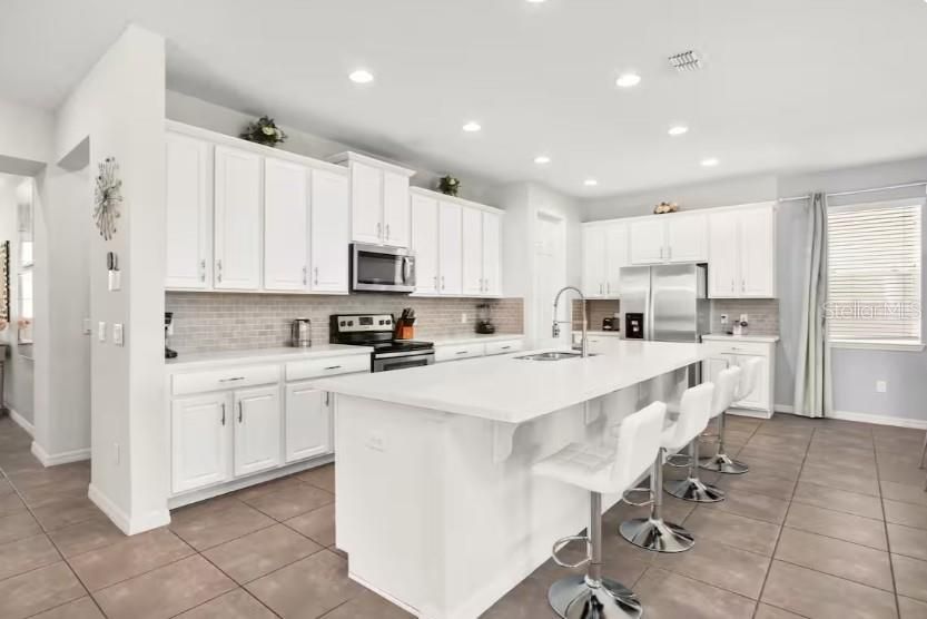 En Venta: $725,000 (9 camas, 6 baños, 4363 Pies cuadrados)