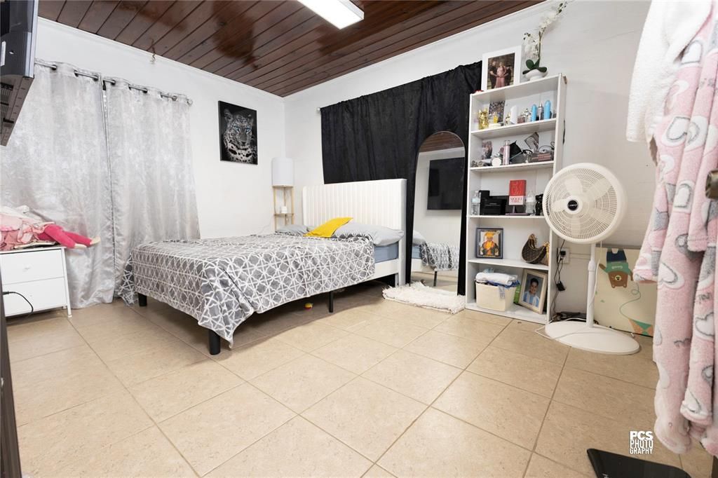 На продажу: $724,900 (4.22 acres)