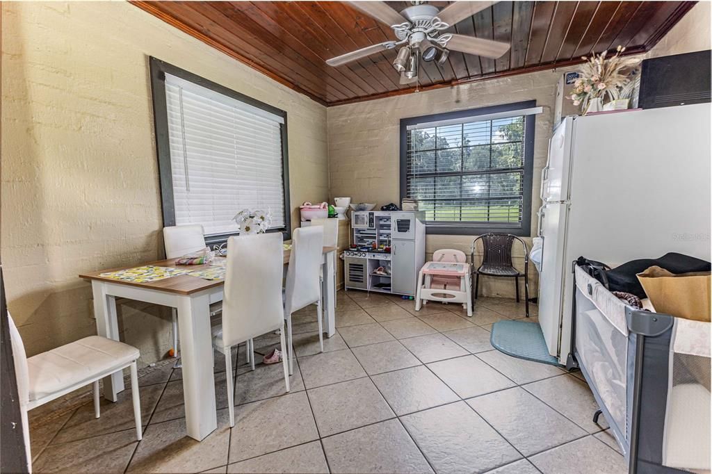 На продажу: $724,900 (4.22 acres)