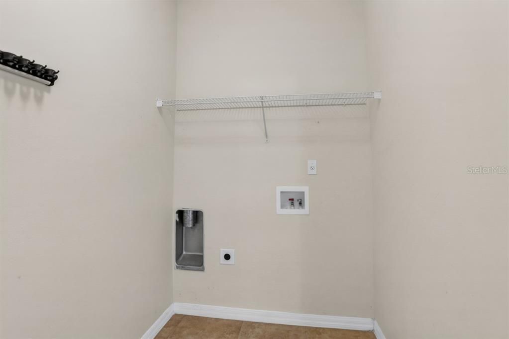 Active With Contract: $389,900 (4 beds, 2 baths, 2918 Square Feet)