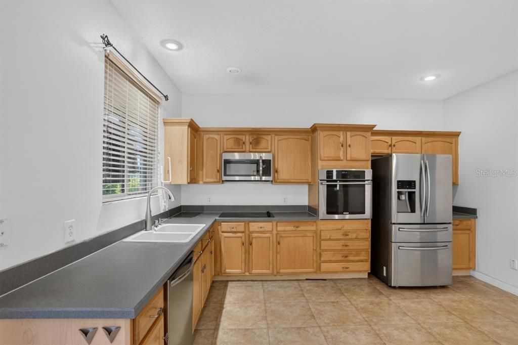 Active With Contract: $389,900 (4 beds, 2 baths, 2918 Square Feet)