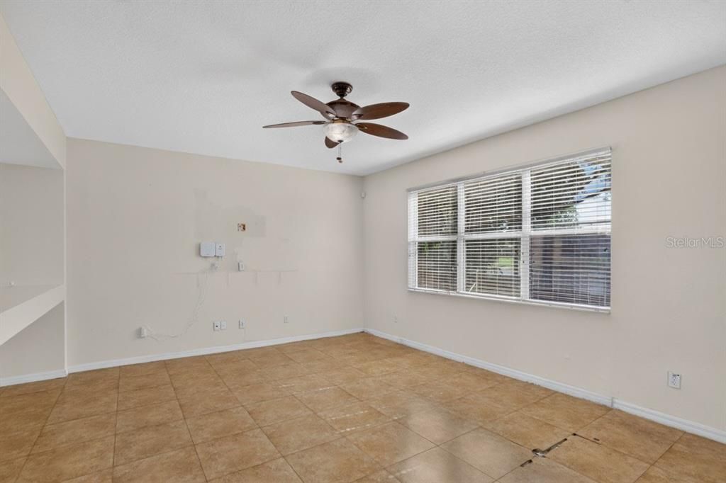 Active With Contract: $389,900 (4 beds, 2 baths, 2918 Square Feet)