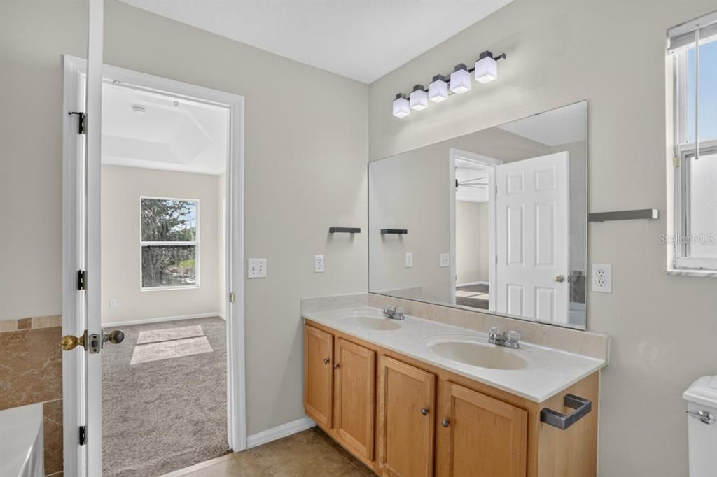 Active With Contract: $389,900 (4 beds, 2 baths, 2918 Square Feet)