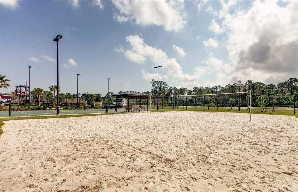 Activo con contrato: $525,000 (4 camas, 2 baños, 2827 Pies cuadrados)