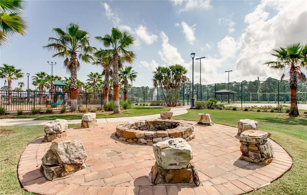 Activo con contrato: $525,000 (4 camas, 2 baños, 2827 Pies cuadrados)