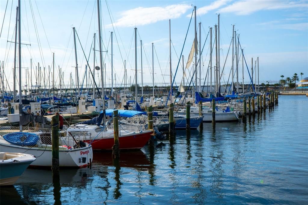 Active With Contract: $2,800 (1 beds, 1 baths, 743 Square Feet)