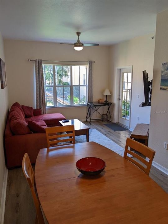 Active With Contract: $2,800 (1 beds, 1 baths, 743 Square Feet)