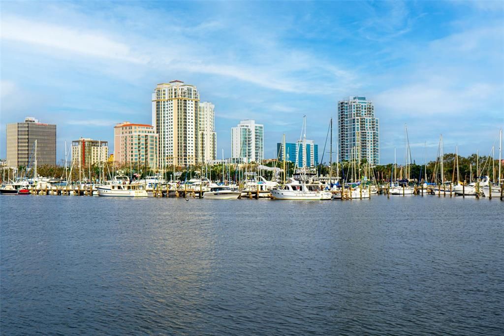 Active With Contract: $2,800 (1 beds, 1 baths, 743 Square Feet)