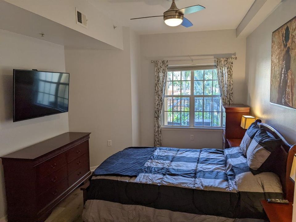 Active With Contract: $2,800 (1 beds, 1 baths, 743 Square Feet)