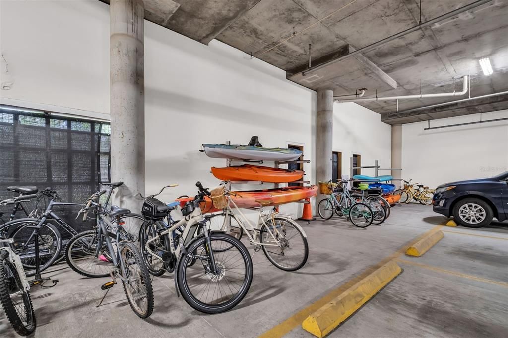 Active With Contract: $2,800 (1 beds, 1 baths, 743 Square Feet)