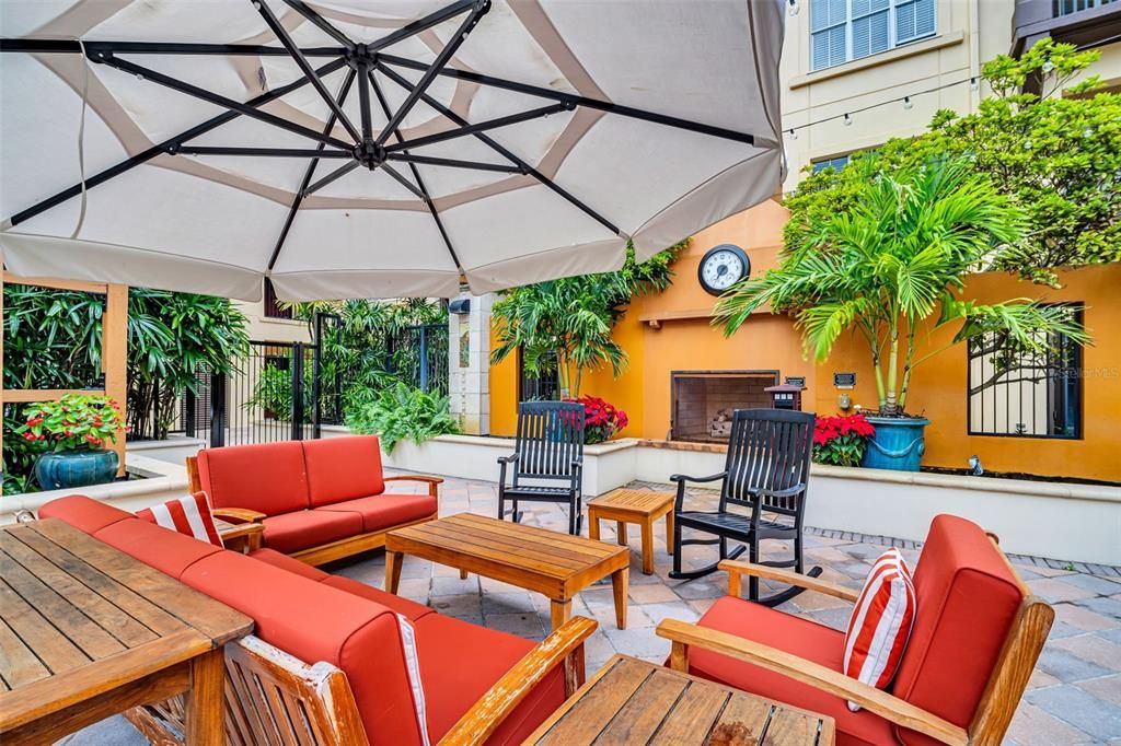 Active With Contract: $2,800 (1 beds, 1 baths, 743 Square Feet)