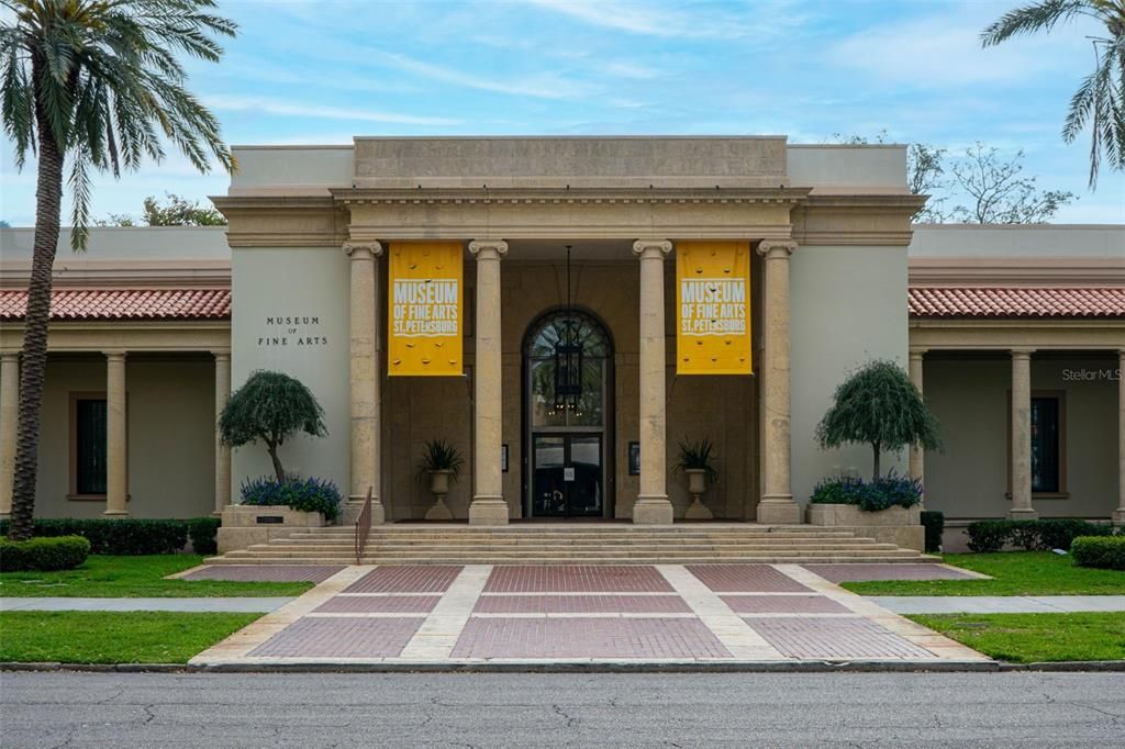 Active With Contract: $2,800 (1 beds, 1 baths, 743 Square Feet)