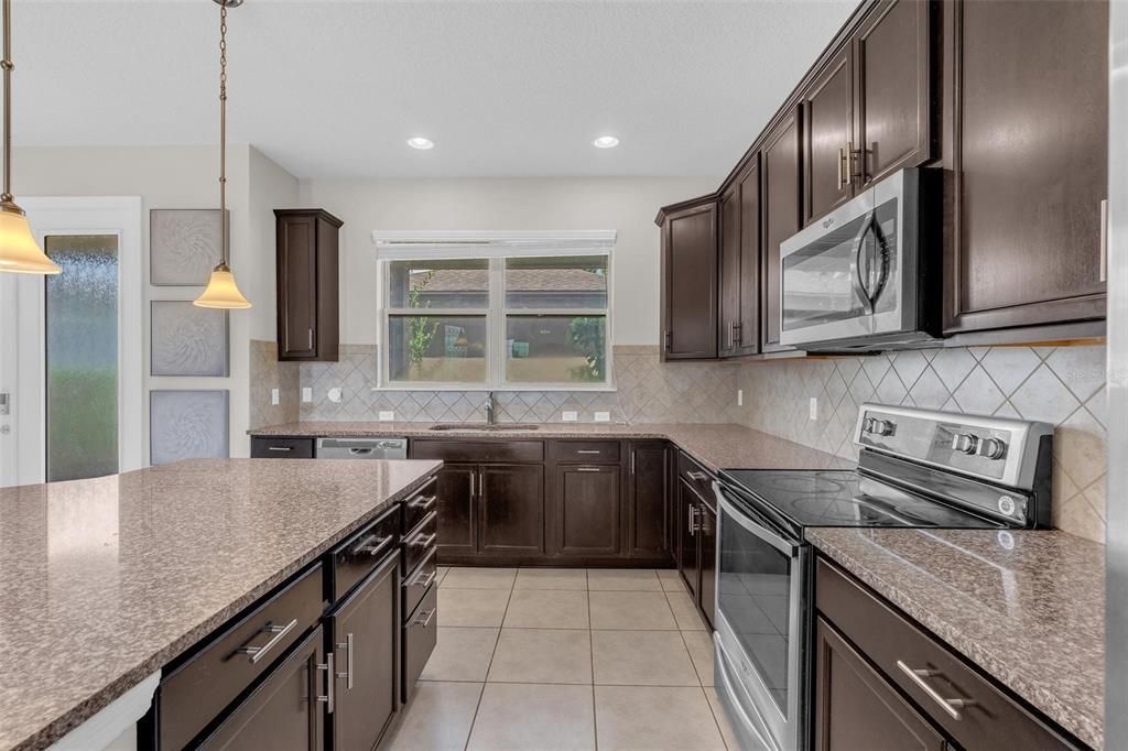 En Venta: $499,000 (3 camas, 2 baños, 1950 Pies cuadrados)