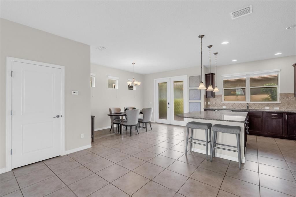 En Venta: $499,000 (3 camas, 2 baños, 1950 Pies cuadrados)