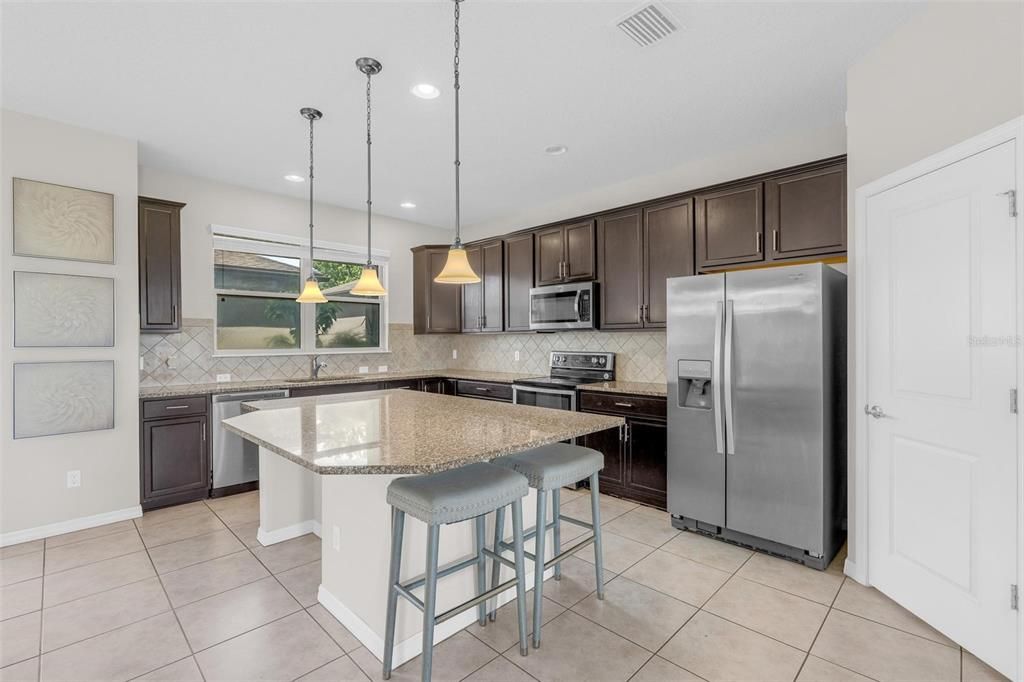 En Venta: $499,000 (3 camas, 2 baños, 1950 Pies cuadrados)