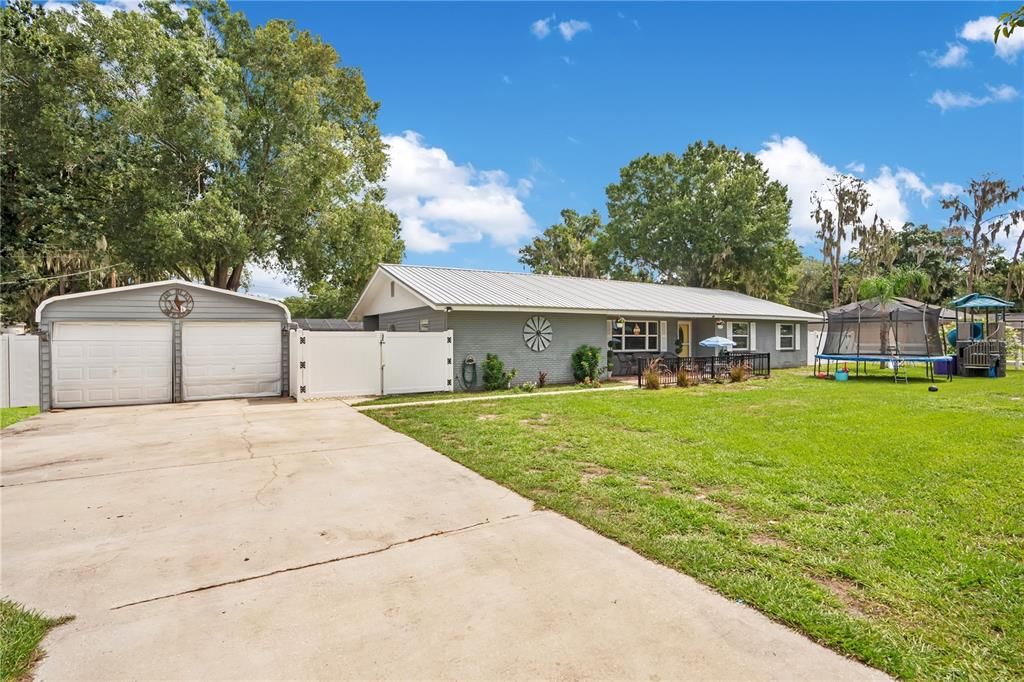 For Sale: $400,000 (5 beds, 2 baths, 2332 Square Feet)