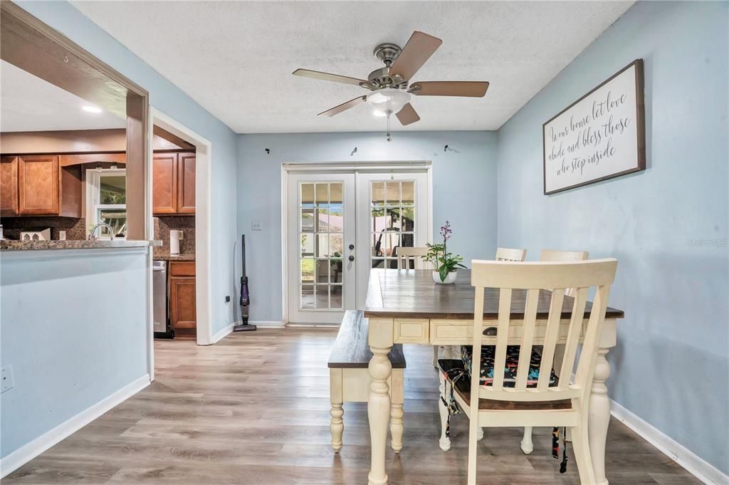 For Sale: $400,000 (5 beds, 2 baths, 2332 Square Feet)
