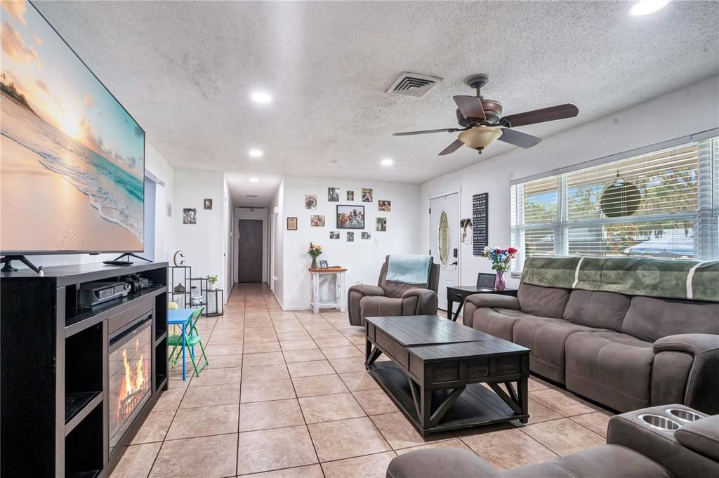 For Sale: $400,000 (5 beds, 2 baths, 2332 Square Feet)