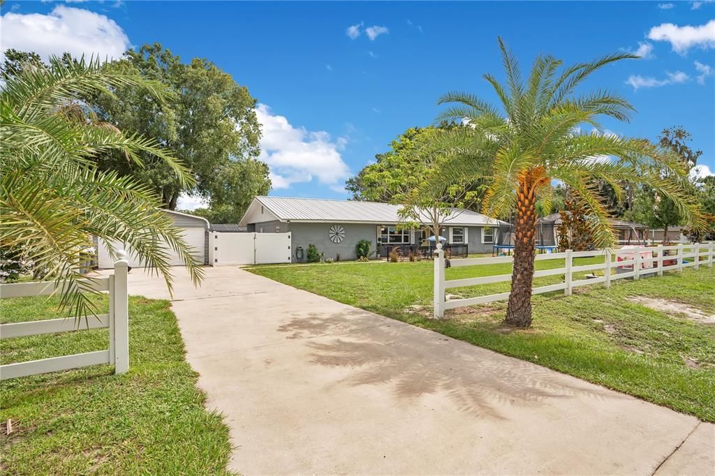 For Sale: $400,000 (5 beds, 2 baths, 2332 Square Feet)