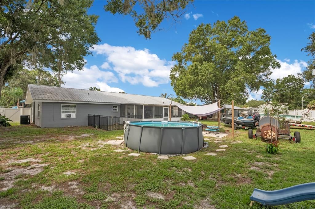 For Sale: $400,000 (5 beds, 2 baths, 2332 Square Feet)