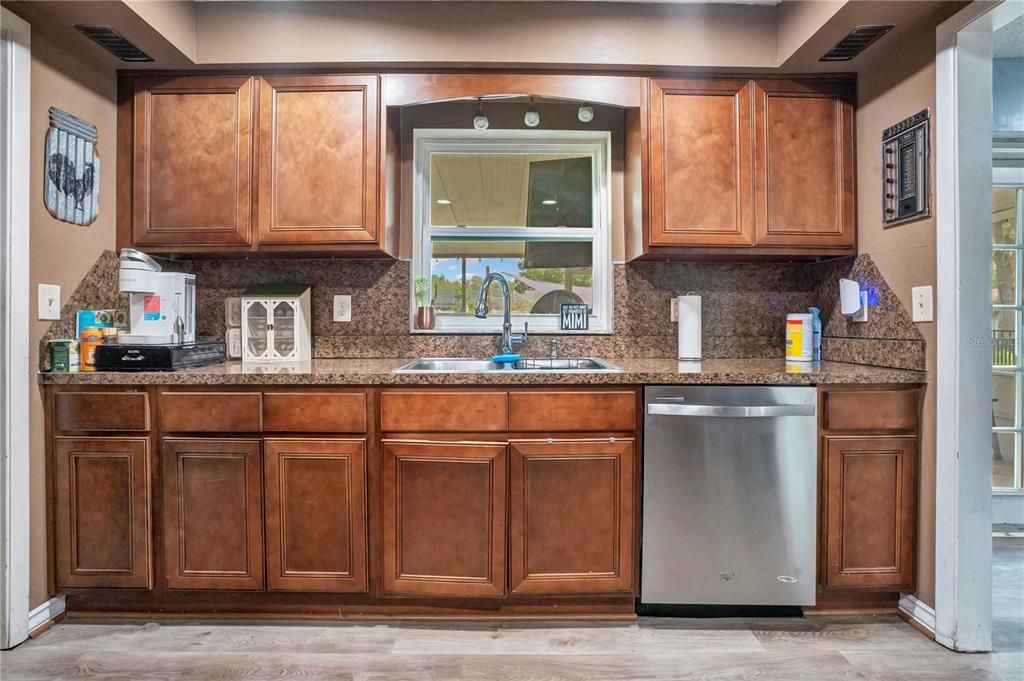 For Sale: $400,000 (5 beds, 2 baths, 2332 Square Feet)