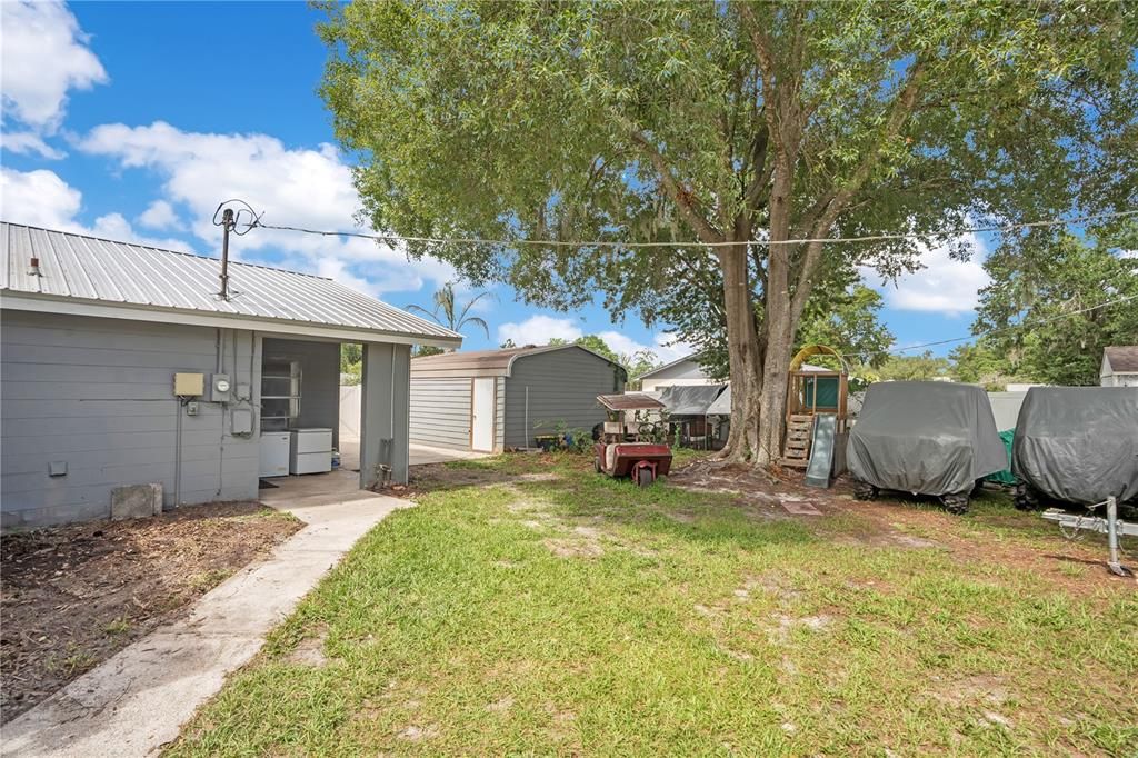 For Sale: $400,000 (5 beds, 2 baths, 2332 Square Feet)