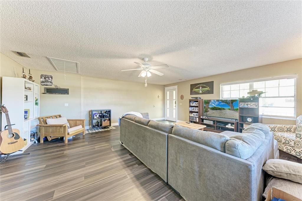 For Sale: $725,000 (5 beds, 3 baths, 5132 Square Feet)