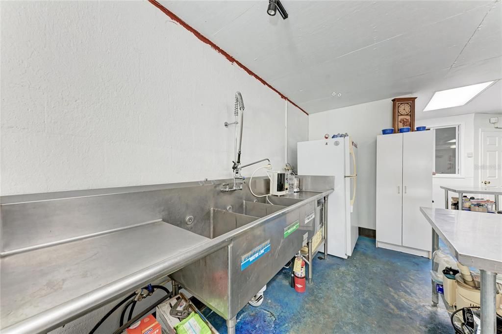 For Sale: $725,000 (5 beds, 3 baths, 5132 Square Feet)