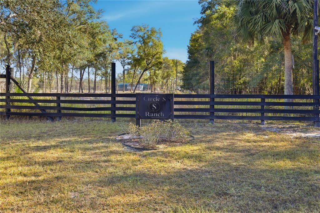 待售: $376,200 (13.68 acres)