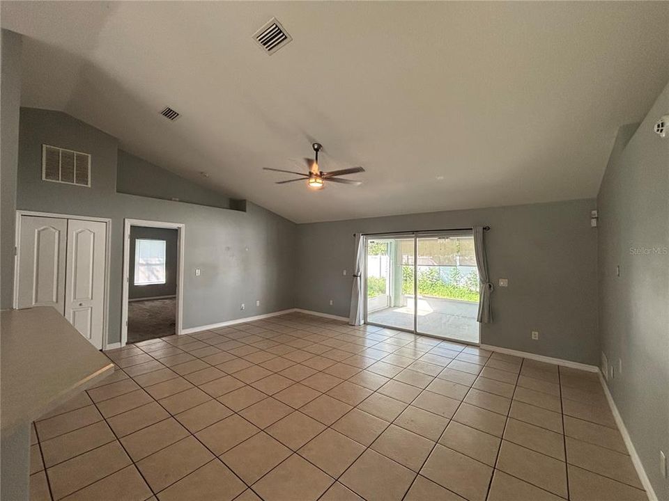 For Sale: $297,700 (3 beds, 2 baths, 1393 Square Feet)