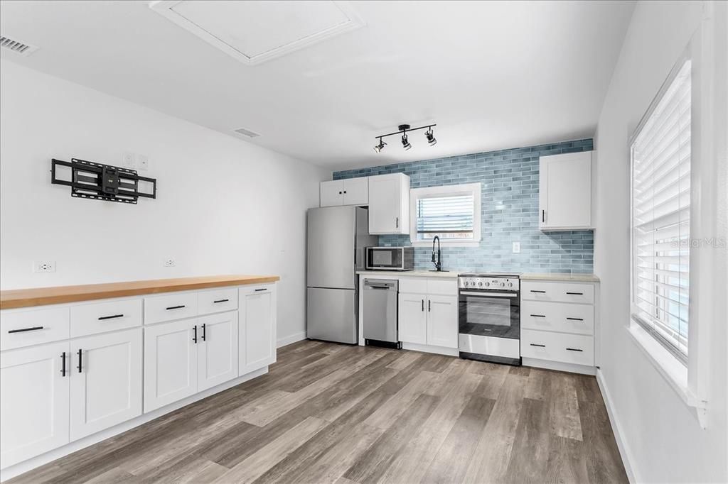 В аренду: $1,600 (2 спален, 1 ванн, 600 Квадратных фут)