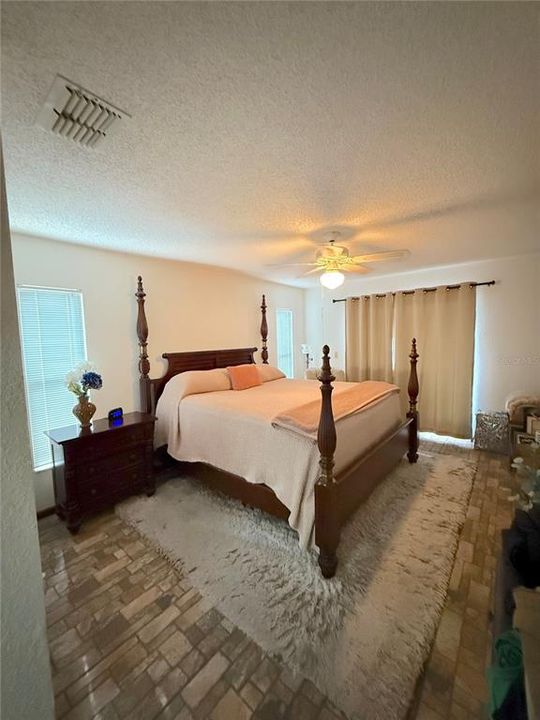 На продажу: $359,900 (3 спален, 2 ванн, 1697 Квадратных фут)