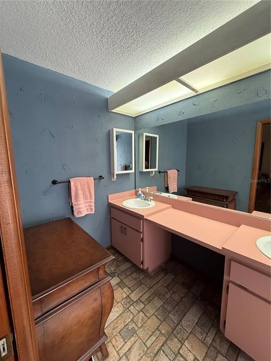 На продажу: $359,900 (3 спален, 2 ванн, 1697 Квадратных фут)