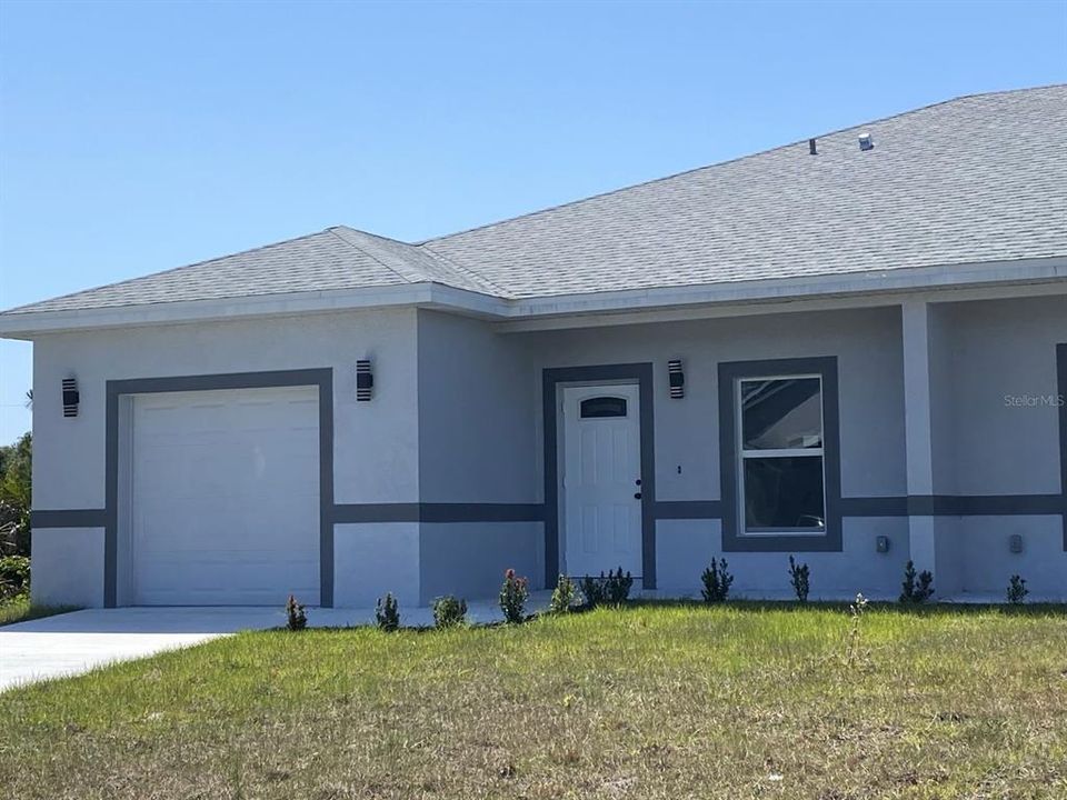 For Sale: $445,000 (6 beds, 0 baths, 2250 Square Feet)