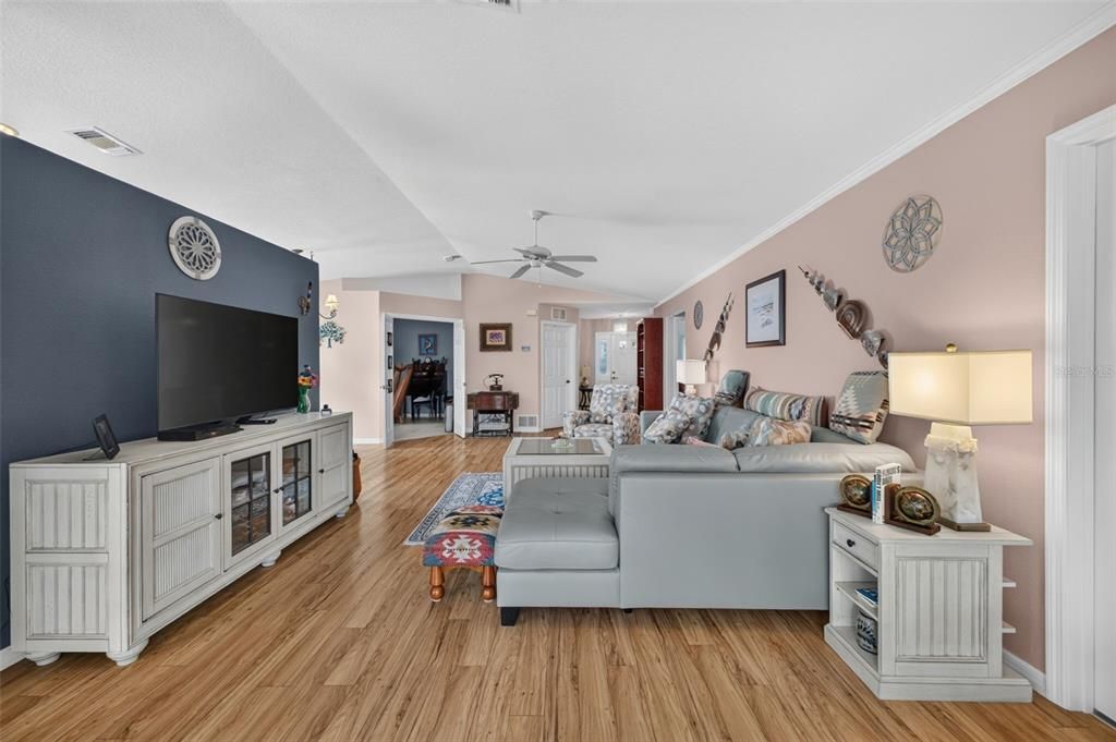 В аренду: $2,200 (2 спален, 2 ванн, 1690 Квадратных фут)