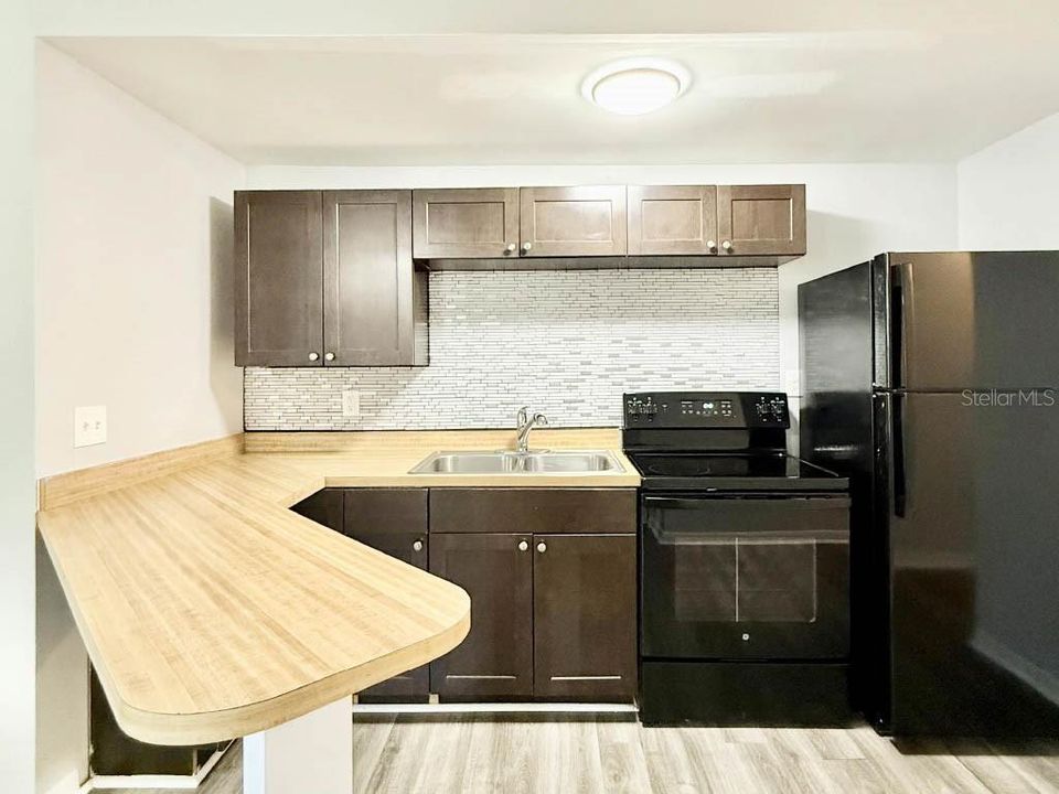 For Sale: $799,000 (12 beds, 0 baths, 3272 Square Feet)