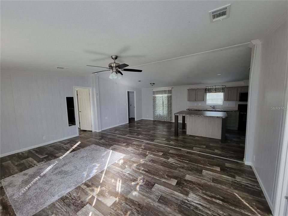 For Rent: $1,600 (4 beds, 2 baths, 2688 Square Feet)