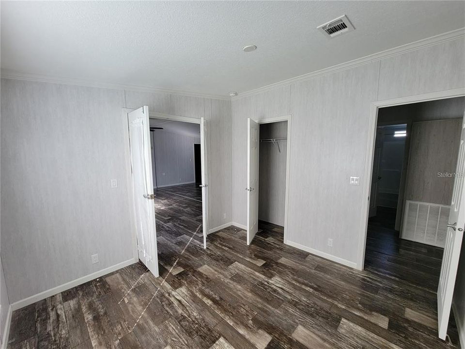 For Rent: $1,600 (4 beds, 2 baths, 2688 Square Feet)
