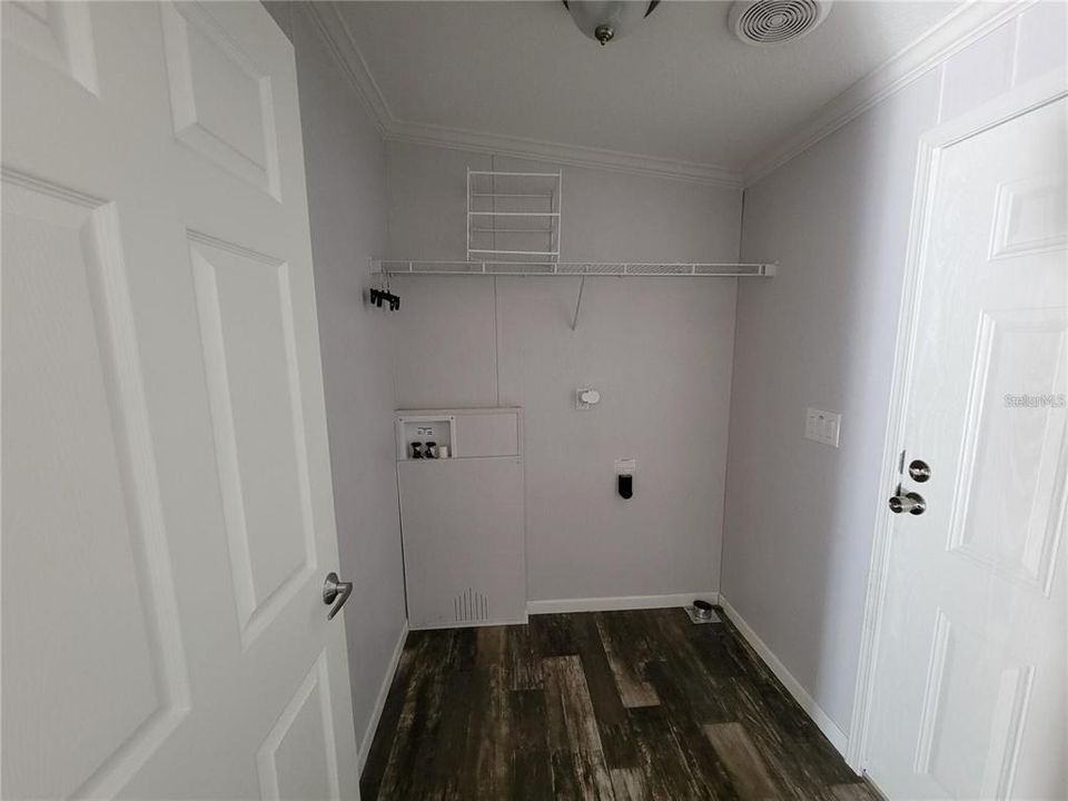 For Rent: $1,600 (4 beds, 2 baths, 2688 Square Feet)