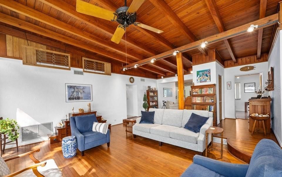En Venta: $1,090,000 (3 camas, 2 baños, 3667 Pies cuadrados)