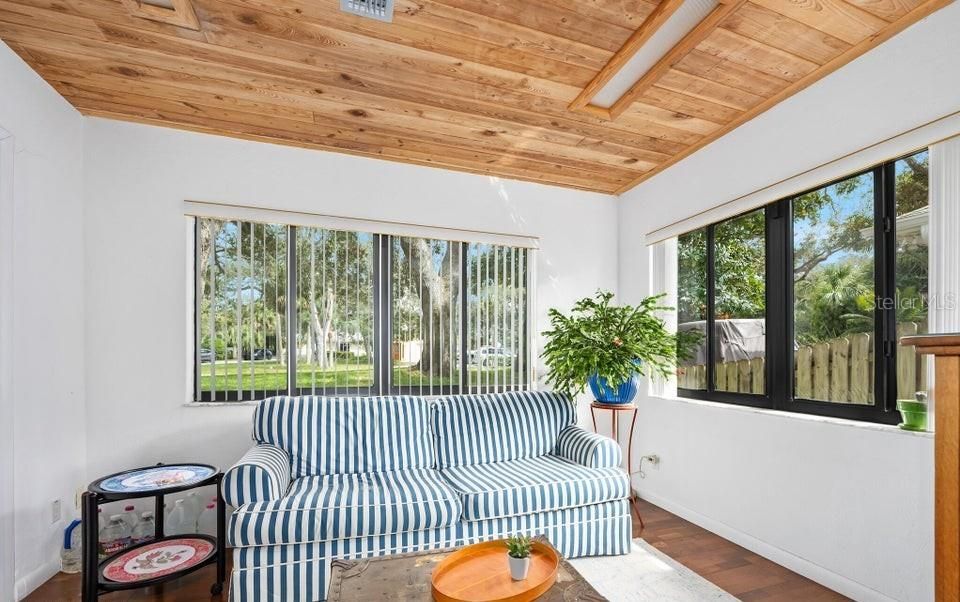 En Venta: $1,090,000 (3 camas, 2 baños, 3667 Pies cuadrados)