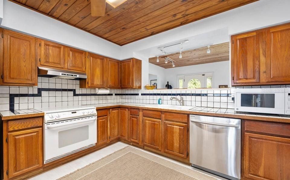 En Venta: $1,090,000 (3 camas, 2 baños, 3667 Pies cuadrados)