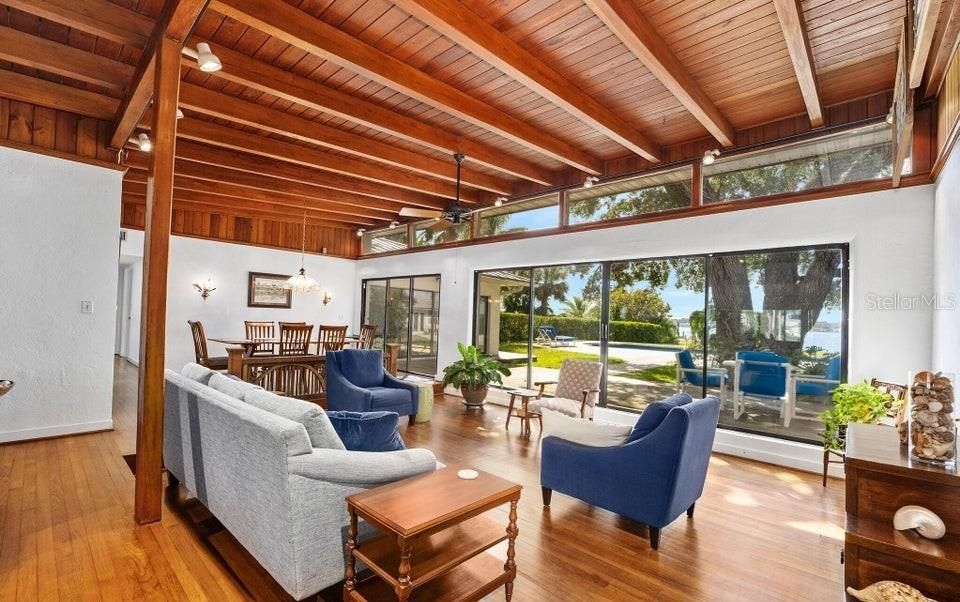 En Venta: $1,090,000 (3 camas, 2 baños, 3667 Pies cuadrados)